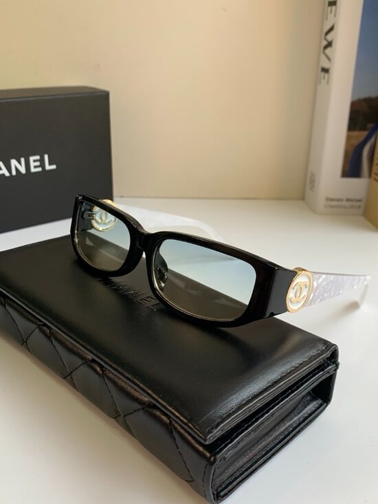 Timeless Chanel Shades ? Gold CC, Pearlized Legs, Oval Frame, Gradient Blue main image 8